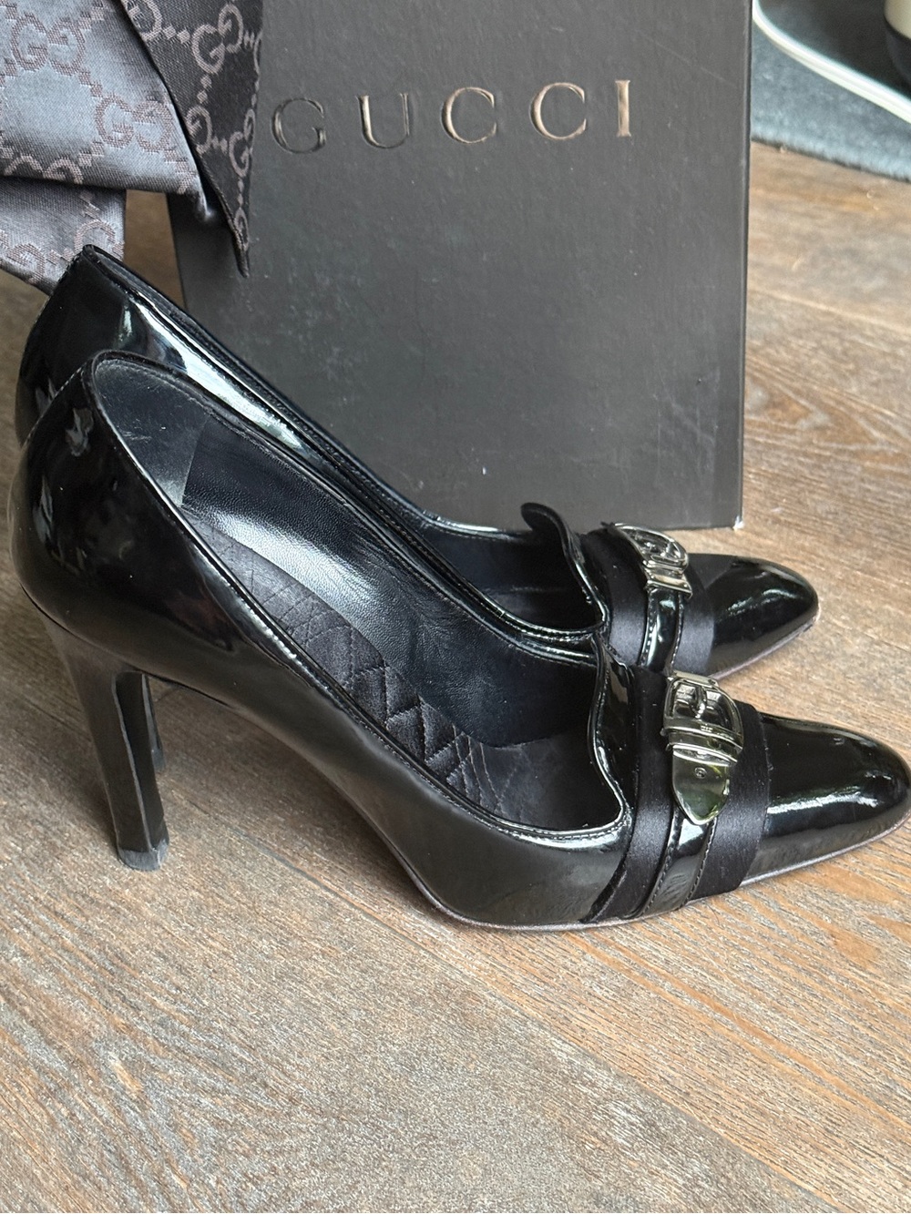 Gucci Black Patent Leather Satin Buckle Heels Pumps 37 7B Box Dust Bag GUC